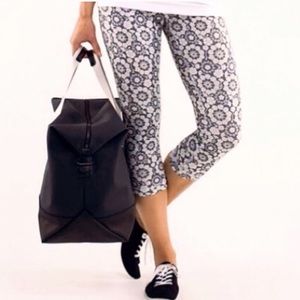 Lululemon Wunder Under Crop
Twiggy Grey